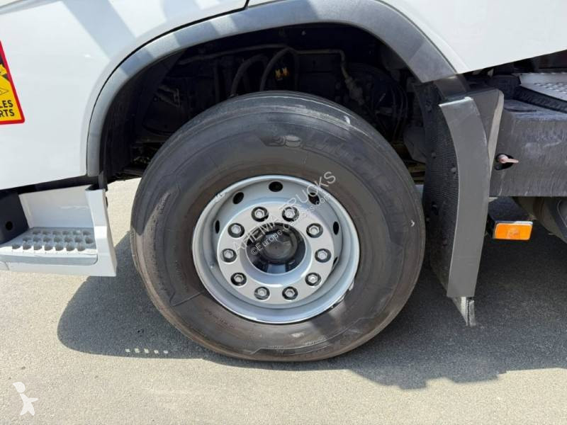جرار Volvo
