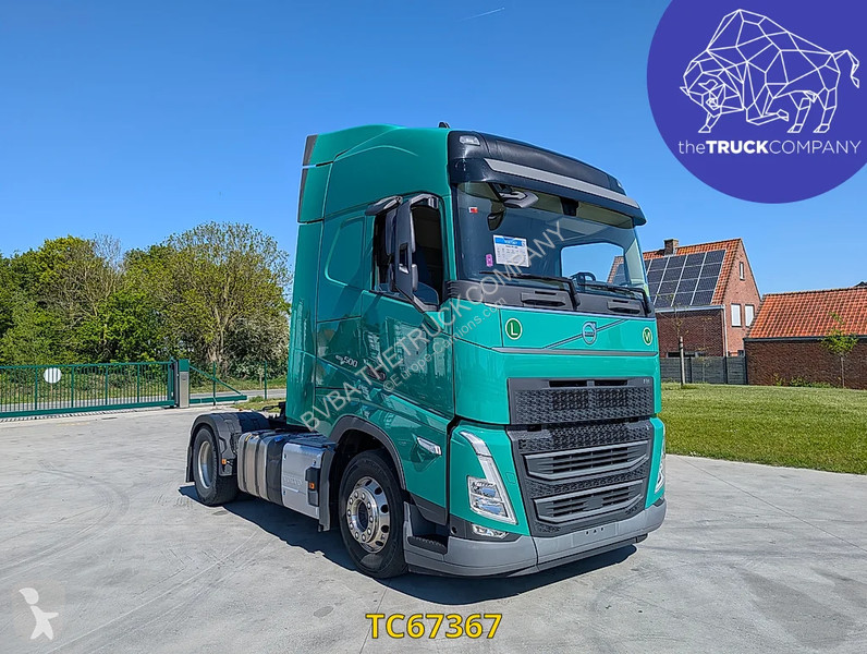 جرار Volvo 500