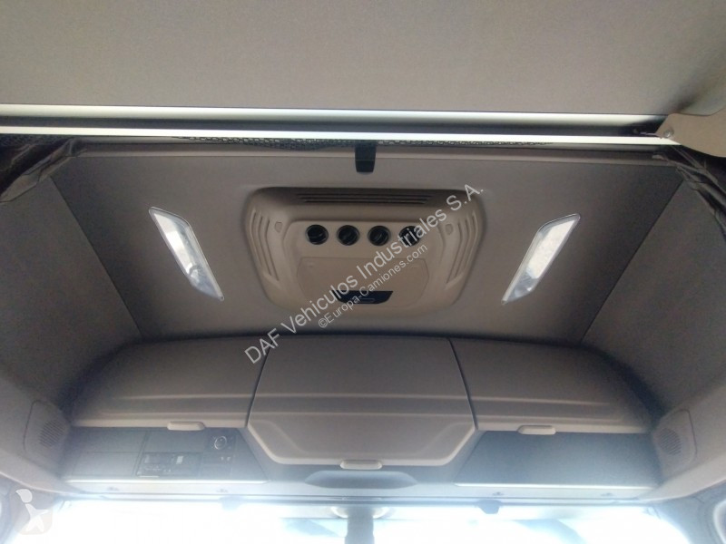 Тягач DAF XFn  FT 4X2