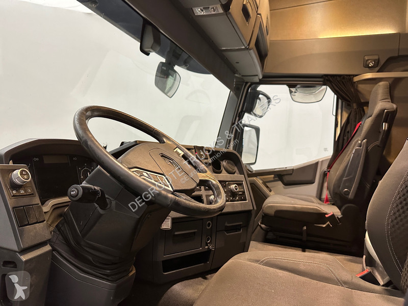 جرار Renault T460*