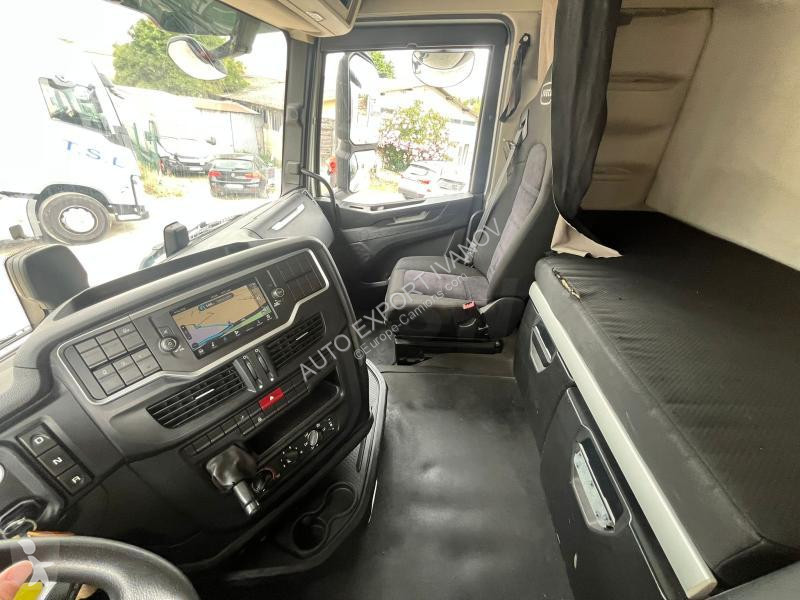 جرار Iveco 460