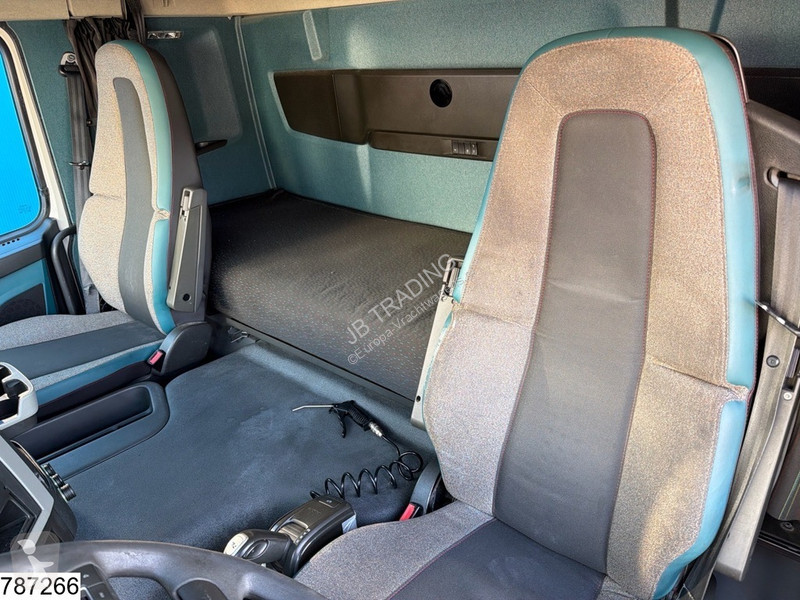 جرار Volvo 460 EURO 6, PTO, Lohr