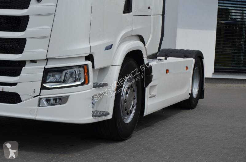 Влекач Scania