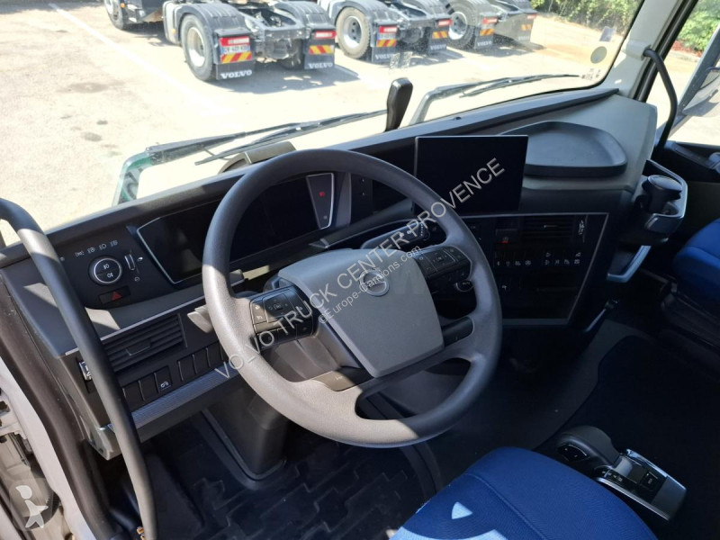 جرار Volvo 460