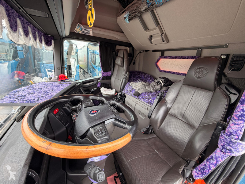 جرار Scania  560