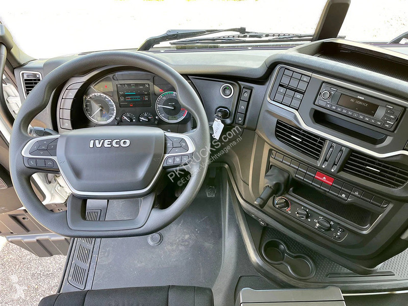 جرار Iveco S-Way AS440S43T/P AT Tractor Head (8...