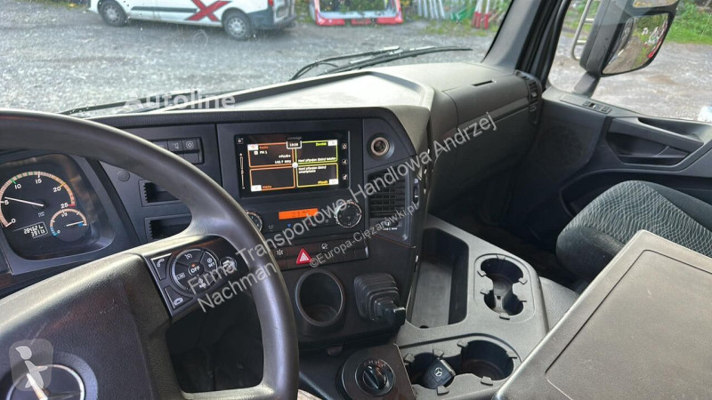 Cabeza tractora Mercedes 3351