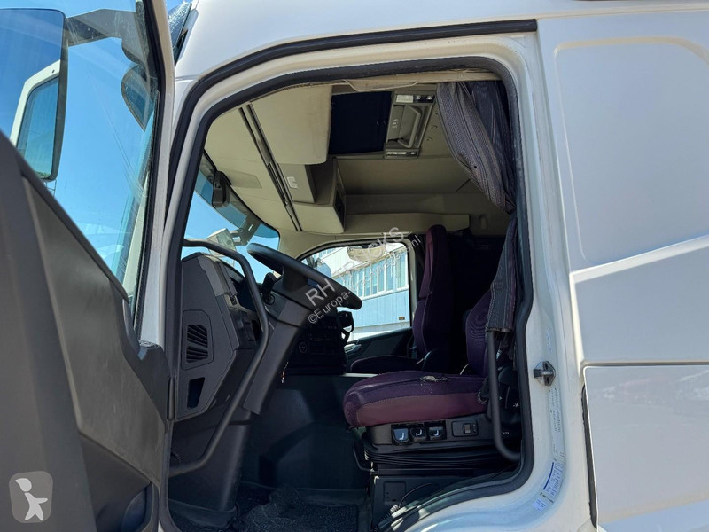 جرار Volvo 380 4X2 EURO 6