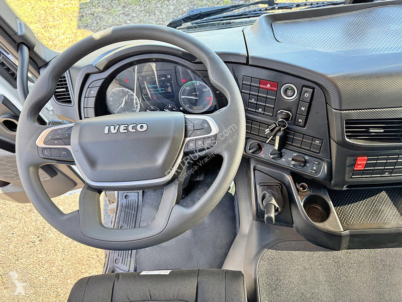جرار Iveco T-Way AT720T43TH AT ADR Tractor Head...
