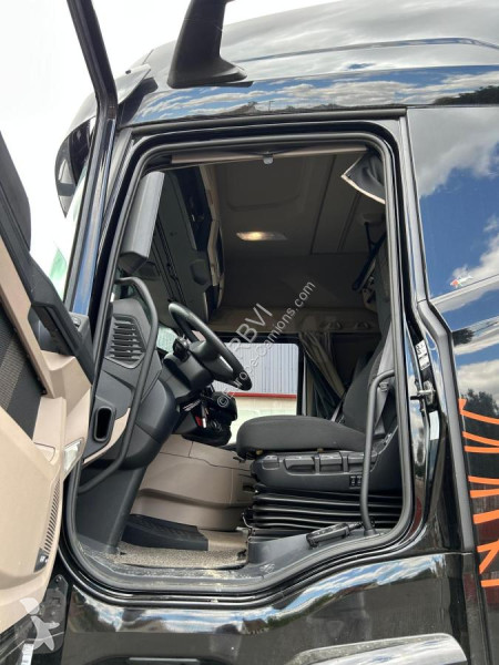 جرار DAF 530