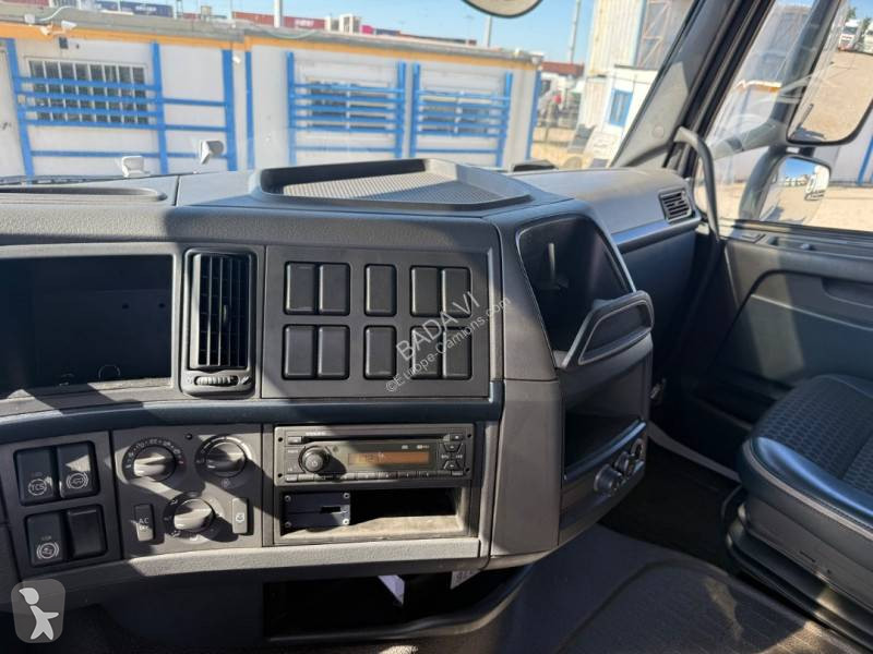 جرار Volvo