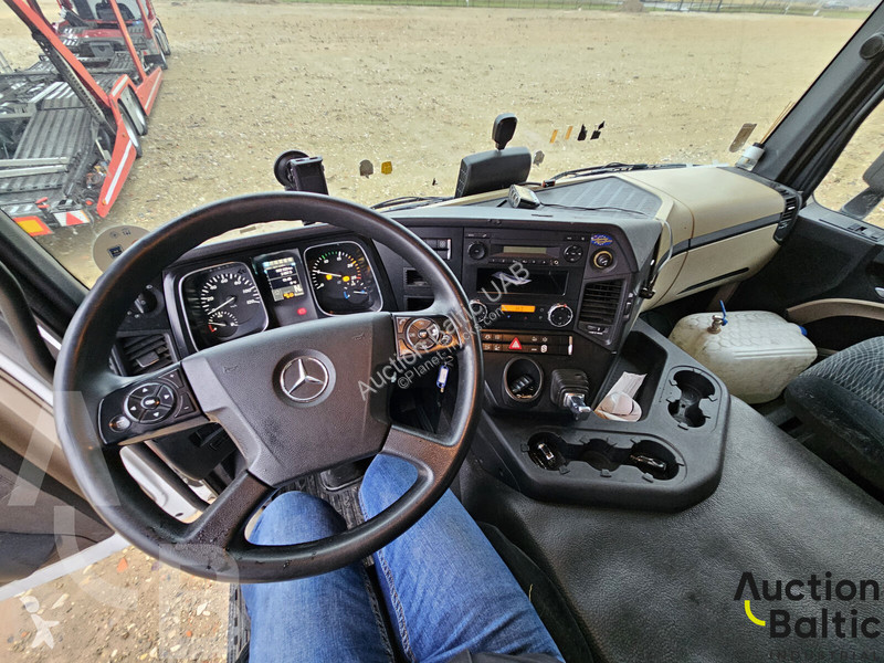 Ťahač Mercedes 843