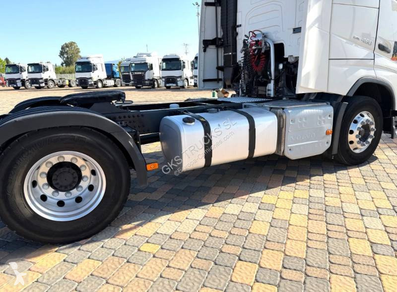 جرار Volvo