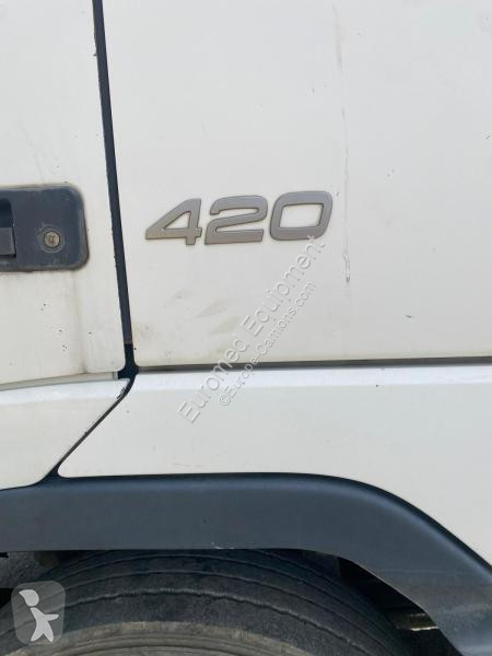 جرار Volvo 420