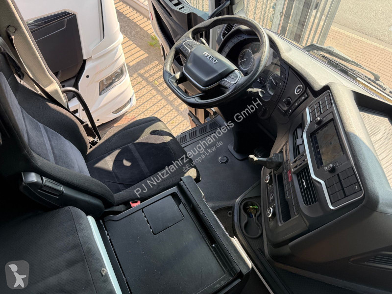 Iveco S460 tractor unit