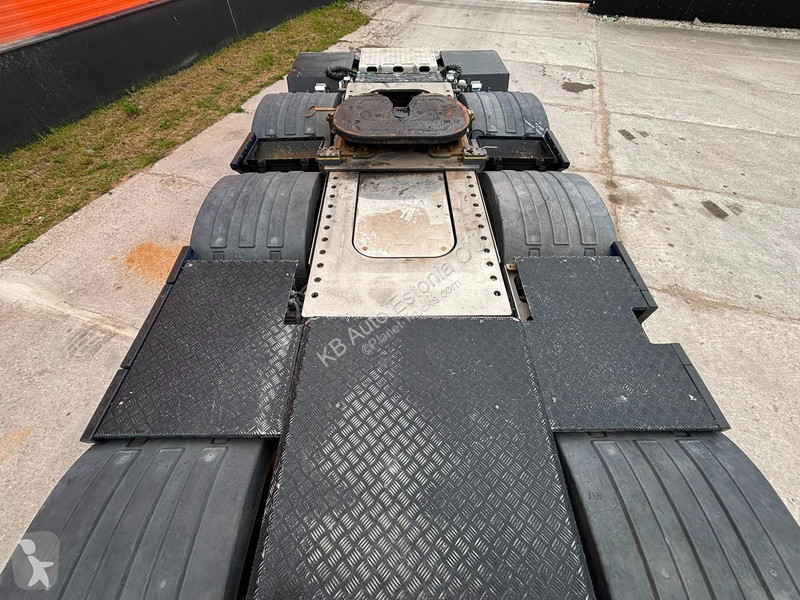 جرار Volvo 750 10x4 GCW 185 ton / GLOBE XL /...