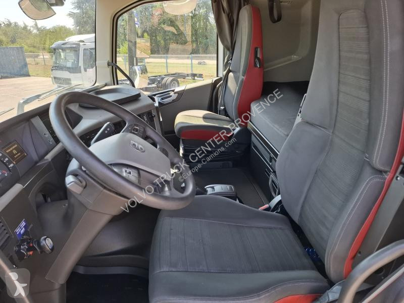 جرار Volvo 500