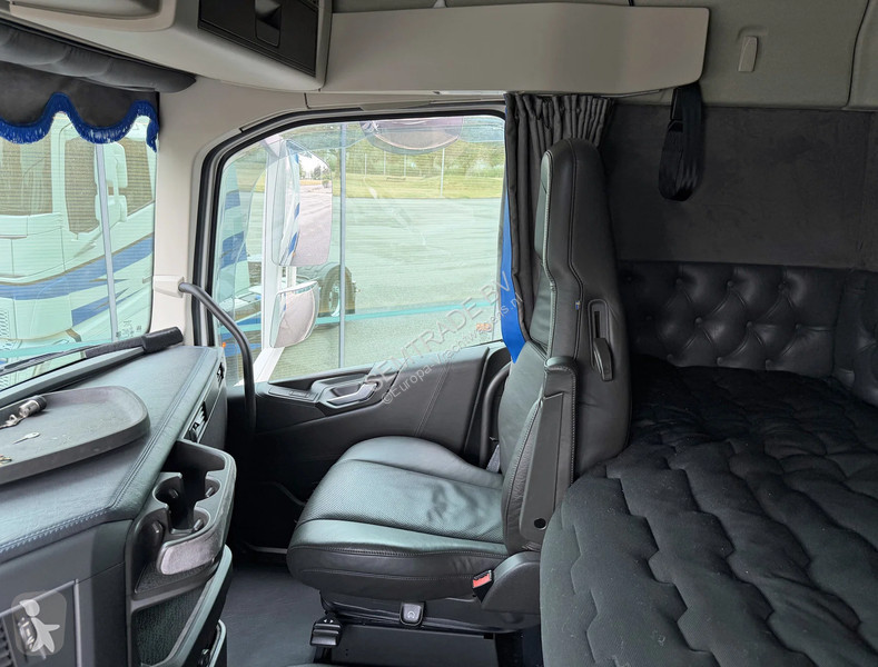 Tracteur Volvo 13500 GLOBETROTTER ONLY 312.000...