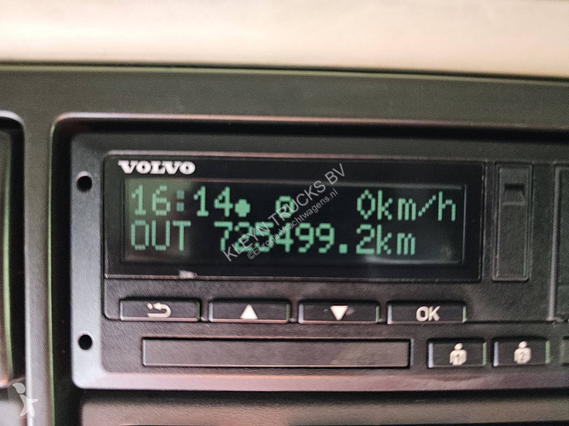 Trekker Volvo 460 6X2 XENON SKIRTS