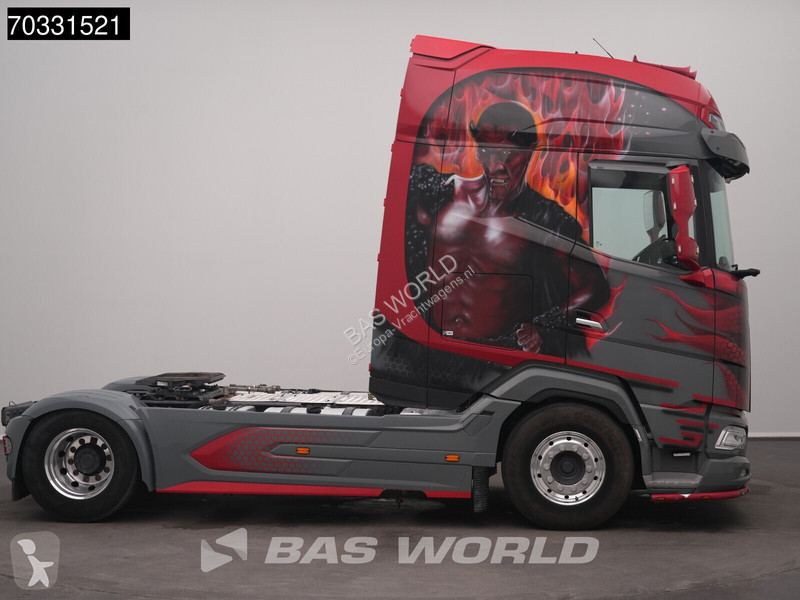 Cabeza tractora DAF + 530 + 4X2 Special!...