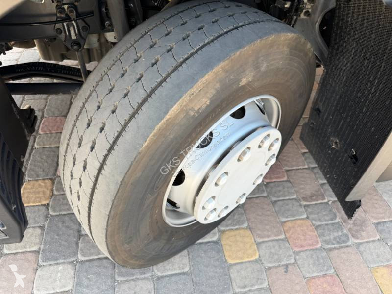 Cabeza tractora Renault 460