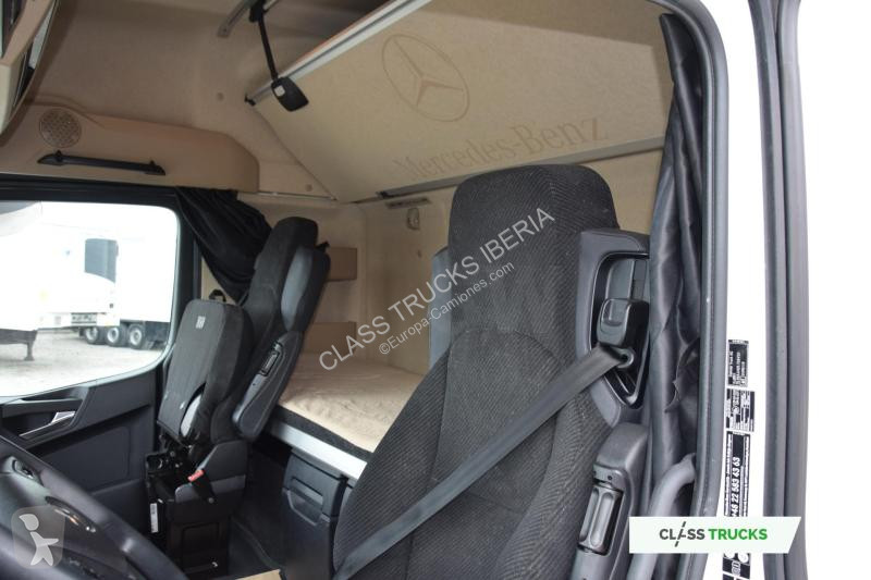 Cabeza tractora Mercedes 1845
