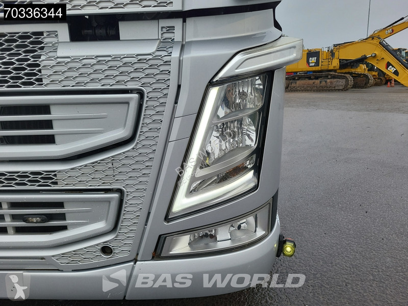 Tahač Volvo FH 460 4X2 Globe Alcoa's Leder