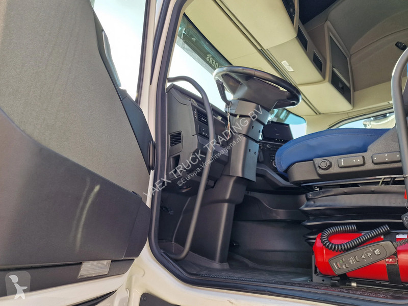Tahač Volvo 13500 Globetrotter XL 6x2 -...