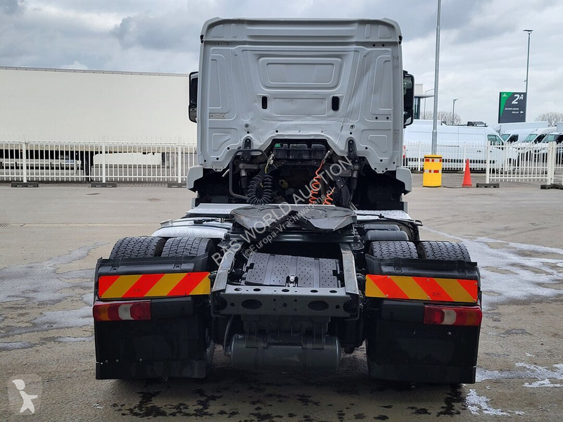 Cabeza tractora Mercedes 1843