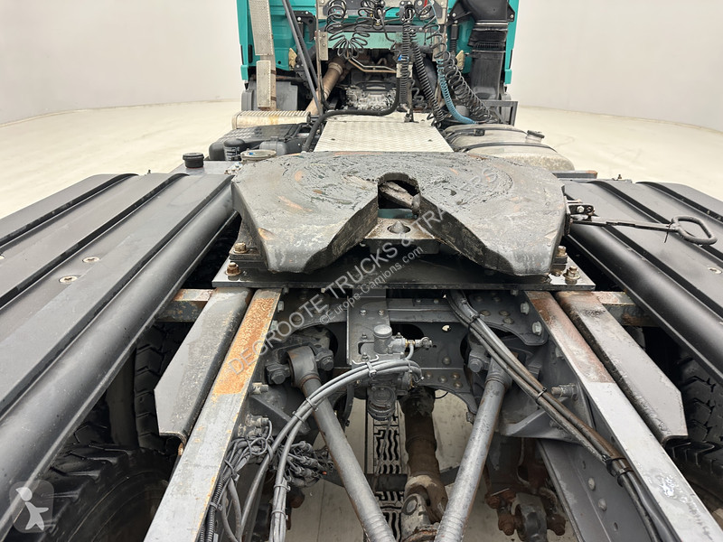 Nyergesvontató Mercedes 3343 - 6x6 - nieuwstaat