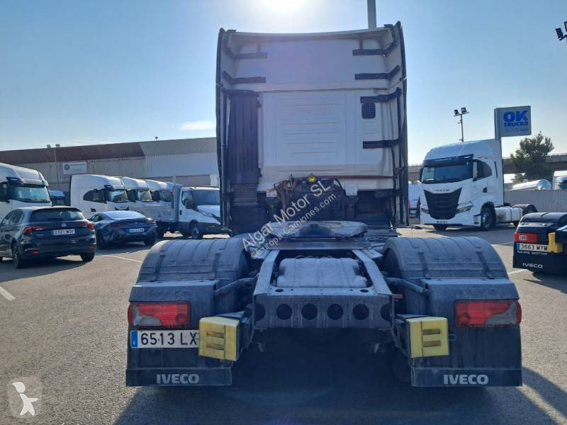 Nyergesvontató Iveco 530