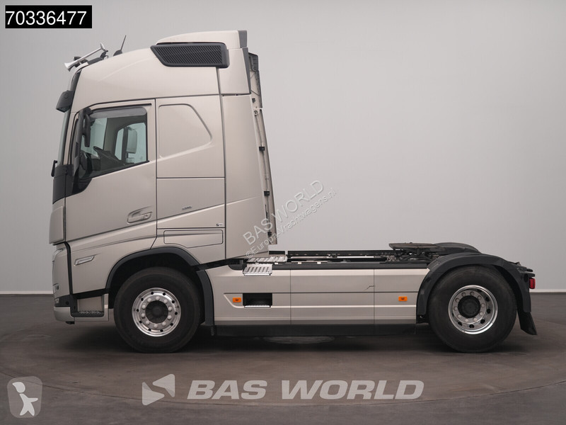 Cap tractor Volvo 500  4X2 ADR 2x Tanks...