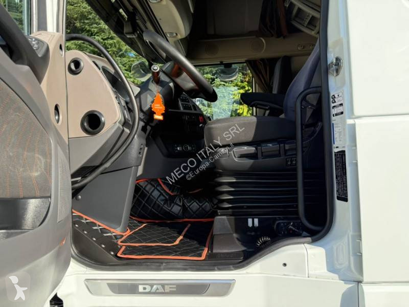 Тягач DAF 530