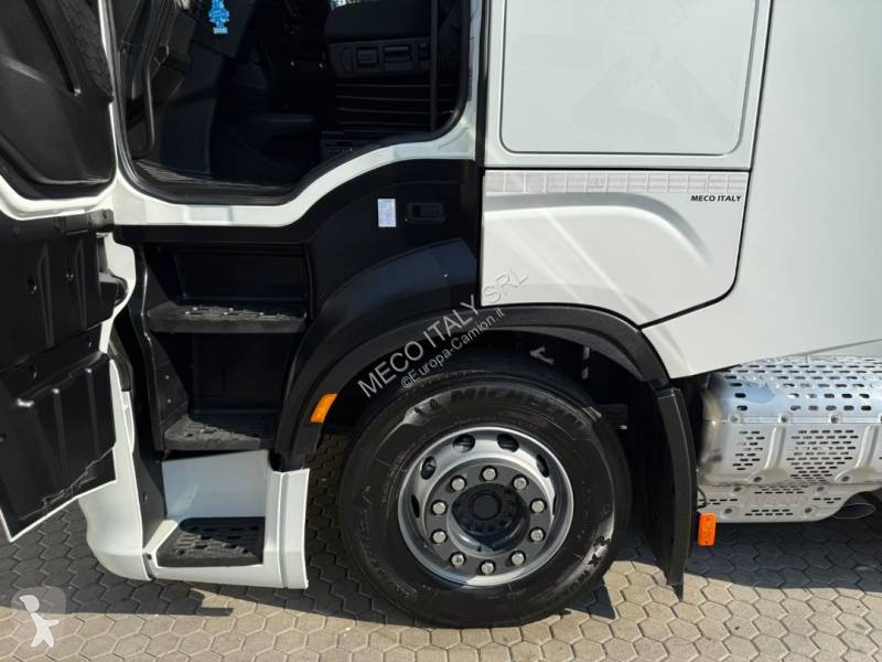 جرار Iveco 530