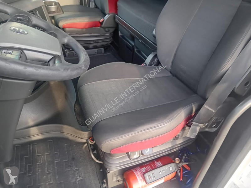 جرار Volvo 500