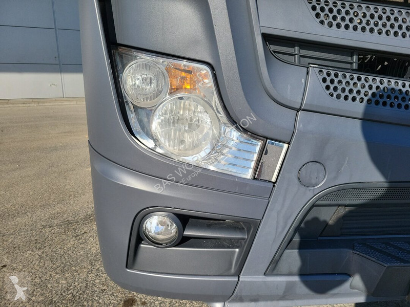 جرار Mercedes 2443