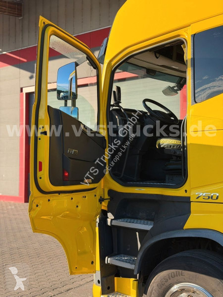 Ciągnik siodłowy Volvo FH 750 8x4 BL  Tridem...