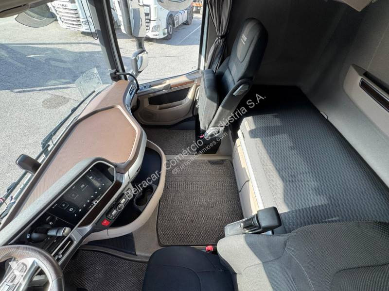 DAF 530 tractor unit