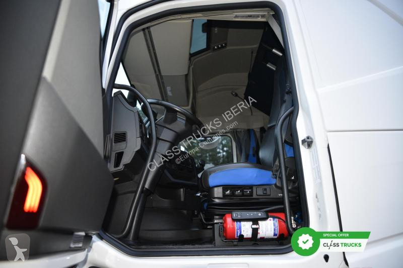 Volvo 500 Globetrotter XL tractor unit
