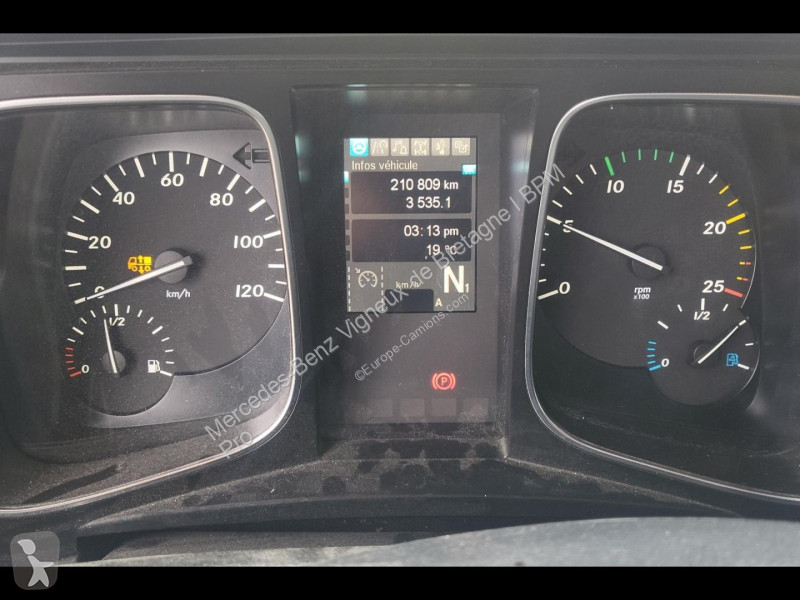 Mercedes II 1842 StreamSpace 2.3m 6 tractor unit