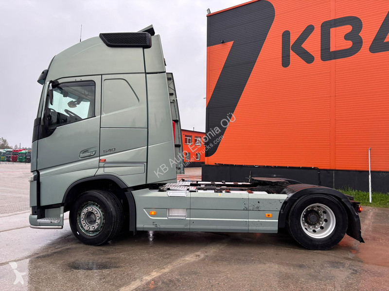 Volvo 4x2 GLOBE XL tractor unit