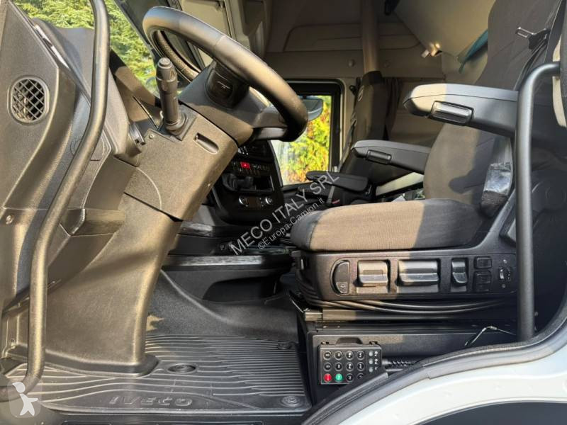 Iveco 490 tractor unit