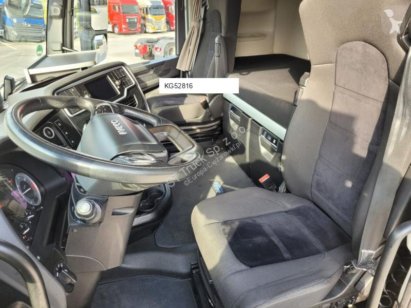 Iveco 460 tractor unit