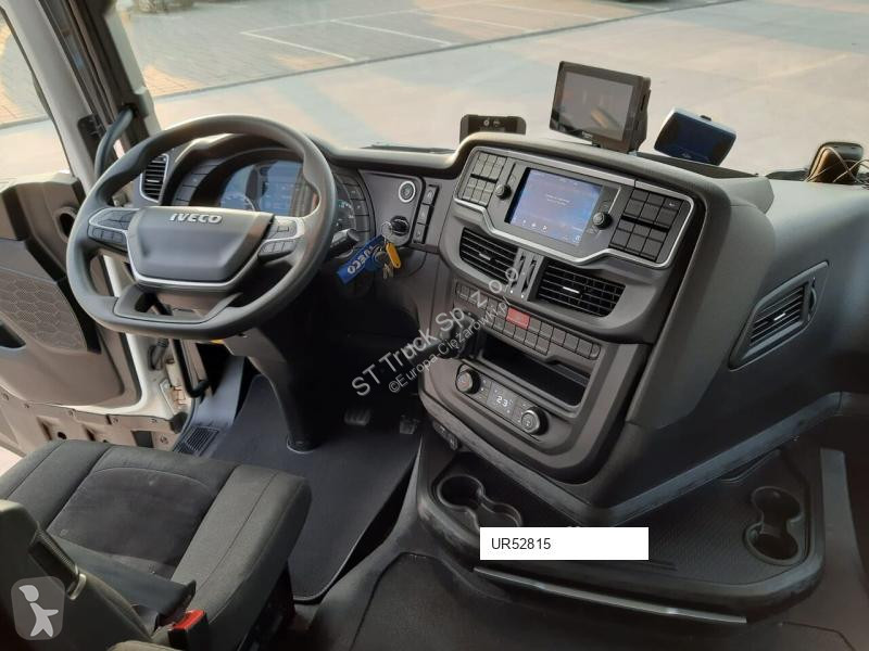 Iveco 460 LNG tractor unit