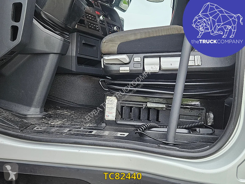 Renault T 440 tractor unit