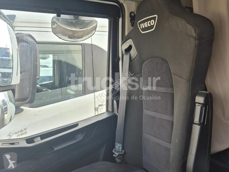 Iveco AS440S46T/P tractor unit