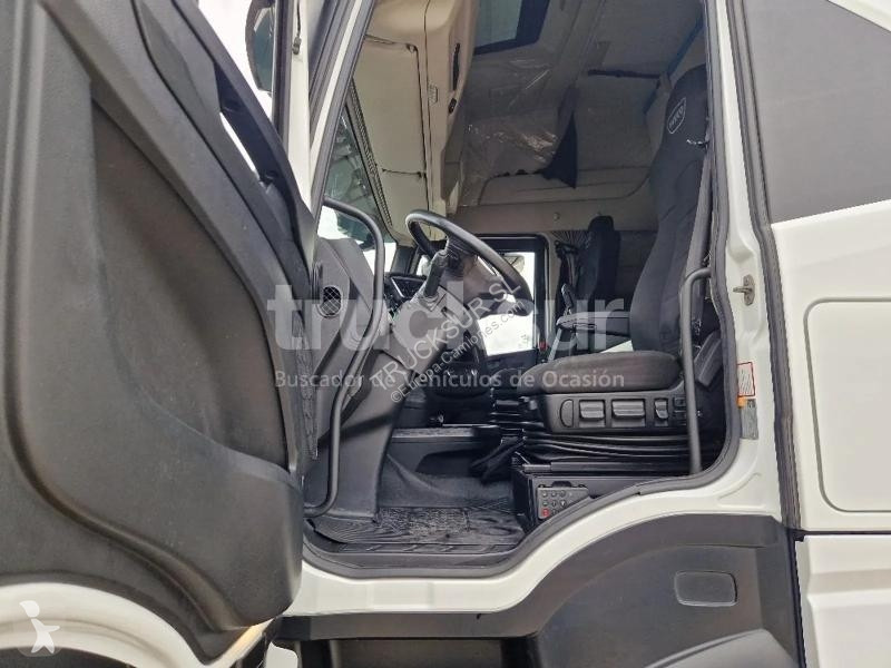Iveco AS440S49T/P tractor unit