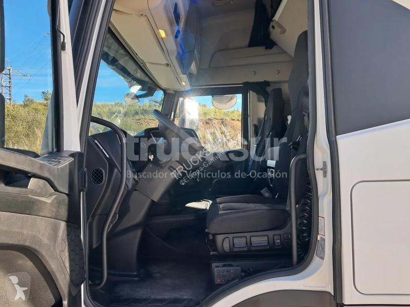 Iveco AS440S49T/P tractor unit