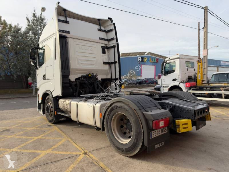 Iveco 490 tractor unit