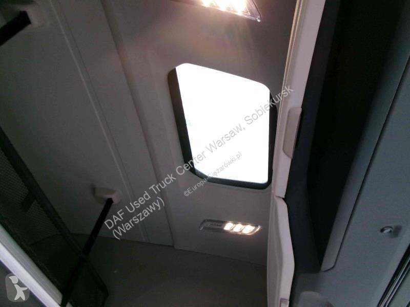 DAF + 530 FT LOW DECK 4X2 tractor unit